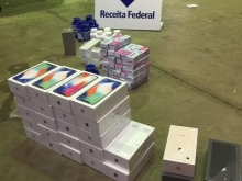 PASSAGEIROS S�O PRESOS TENTANDO EMBARCAR COM CONTRABANDO NO AEROPORTO DE CASCAVEL