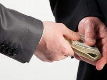 SUSPEITA DE RECEBER PROPINA � EXONERADA