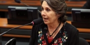 PROJETO SUSPENDE DECRETO PRESIDENCIAL DE PRIVATIZA��O DE 13 AEROPORTOS
