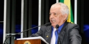 SENADOR ELBER COMEMORA APROVA��O DE PROJETO QUE GARANTE REEMBOLSO DE BILHETES A�REOS