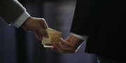 GRAVA��O DE DIRETORA DO ILUME P�E LICITA��O DE R$ 6,9 BI SOB SUSPEITA